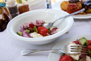 Griekse salade bij Ionio in Magganos